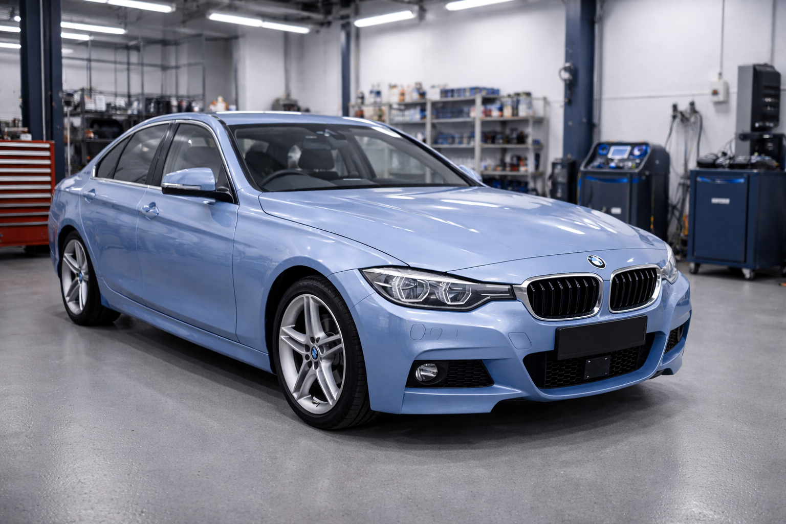 سيارة بطلاء جديد ولامع